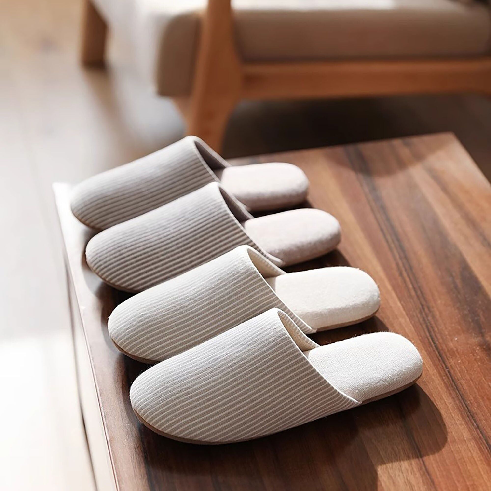 Geschlossene Hausschuhe aus Leinen und Baumwolle