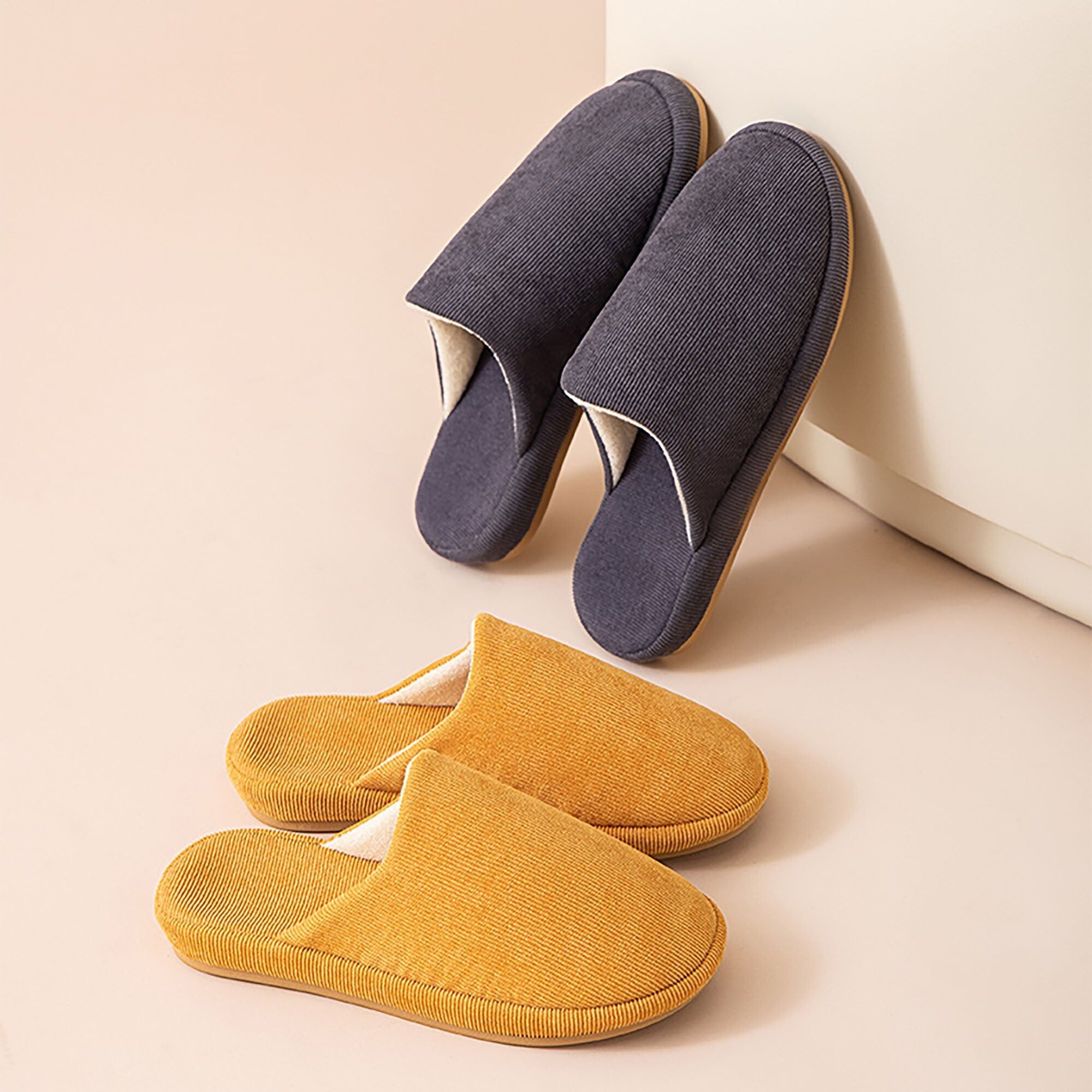 Geschlossene Cord-Hausschuhe