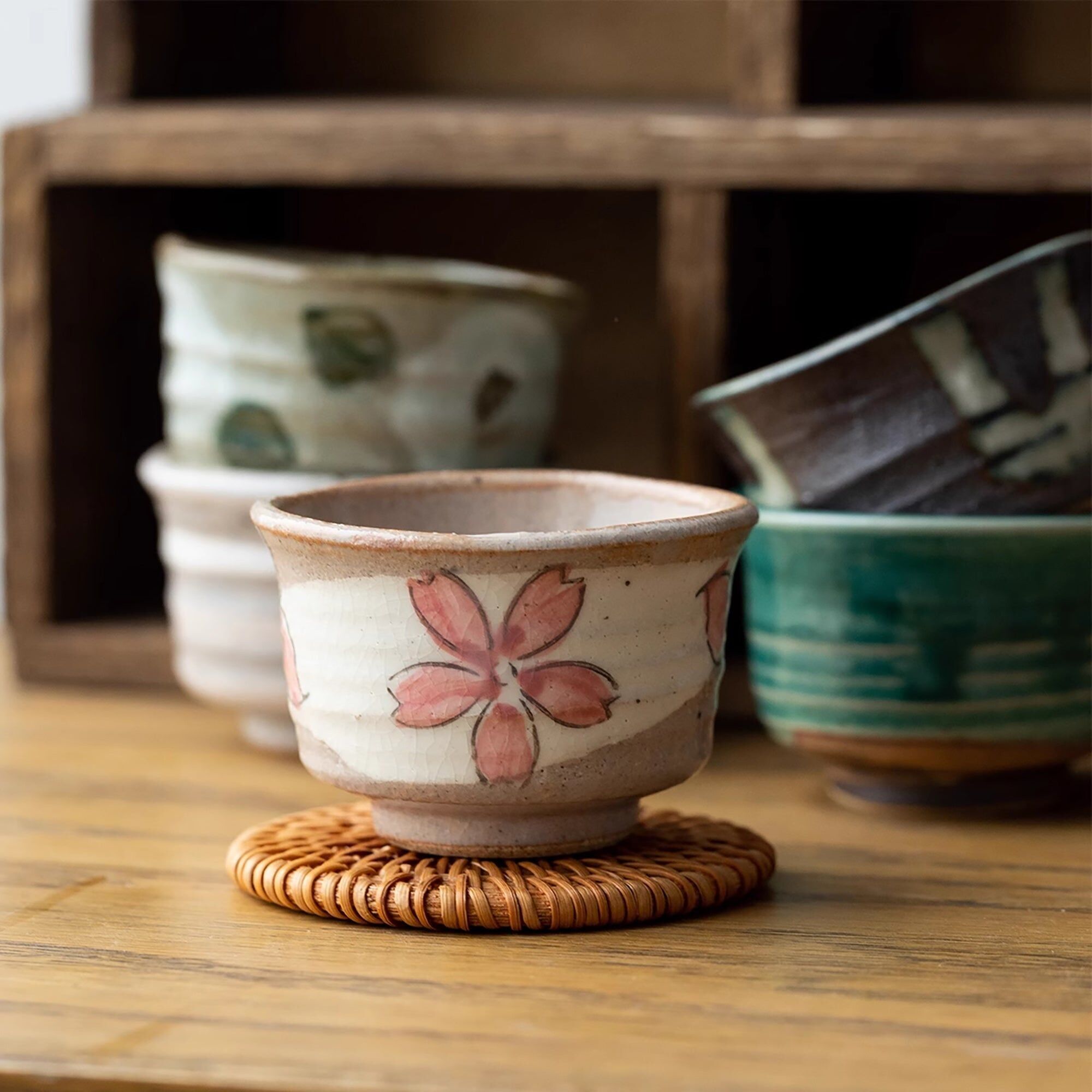 Handgefertigte Teetasse aus Steingut