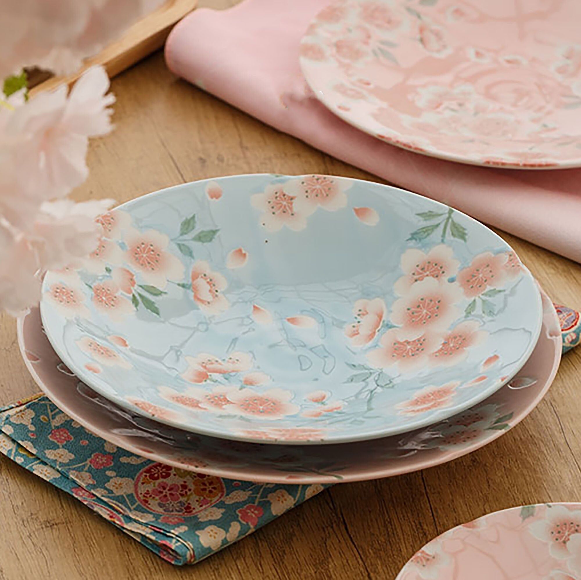 Piatto con romantico motivo sakura