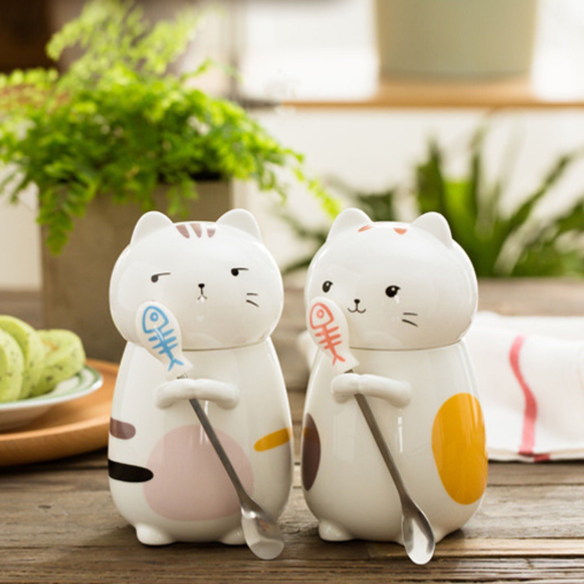 Adorabili tazze per gatti con coperchi e cucchiai abbinati