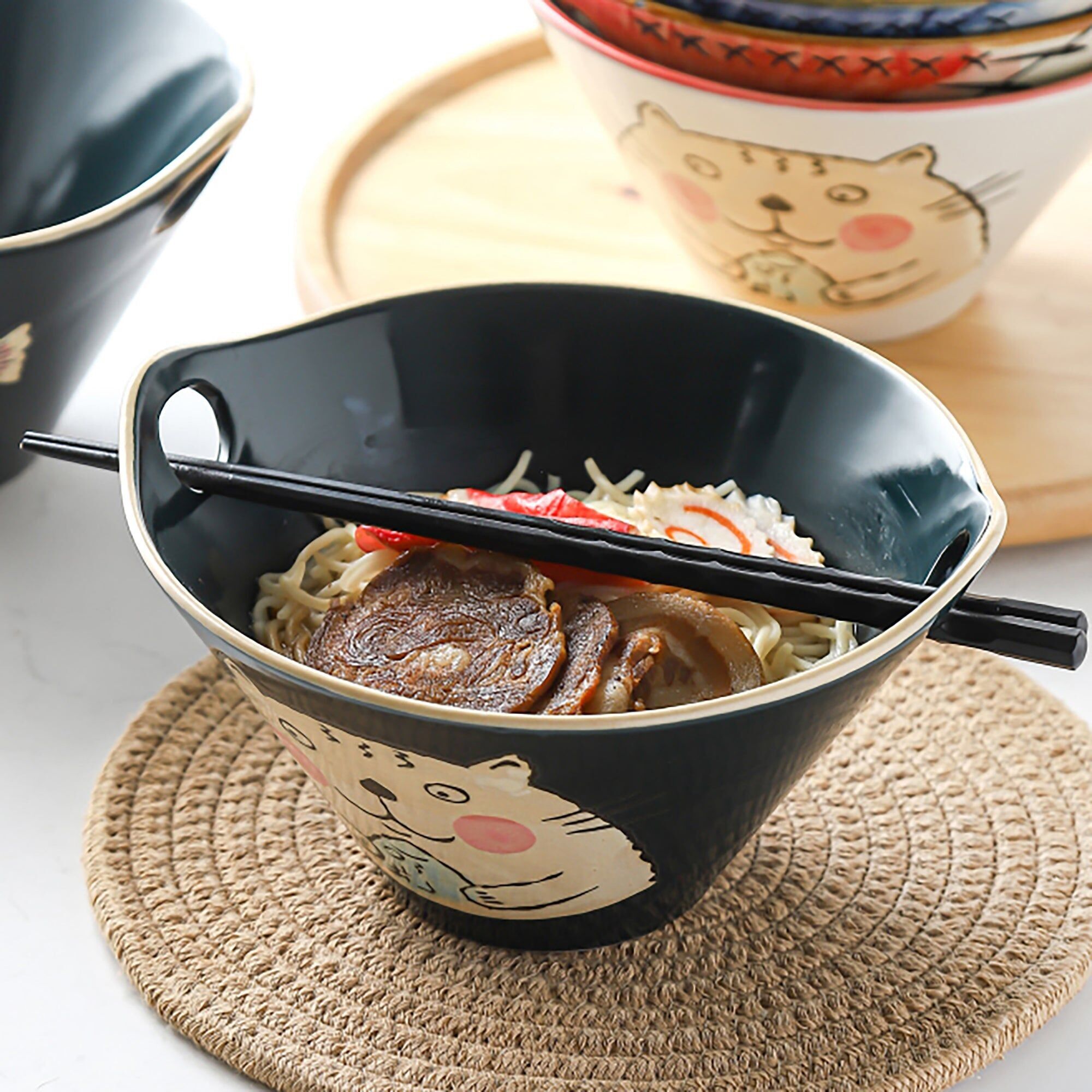 Ciotola di ramen con bacchette