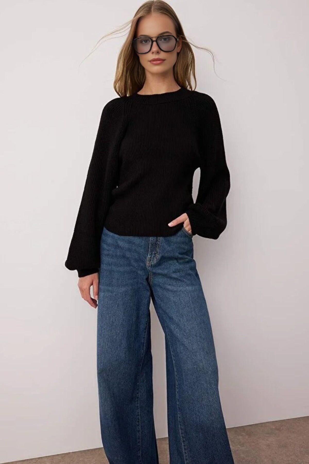 Strickpullover mit Rückenausschnitt