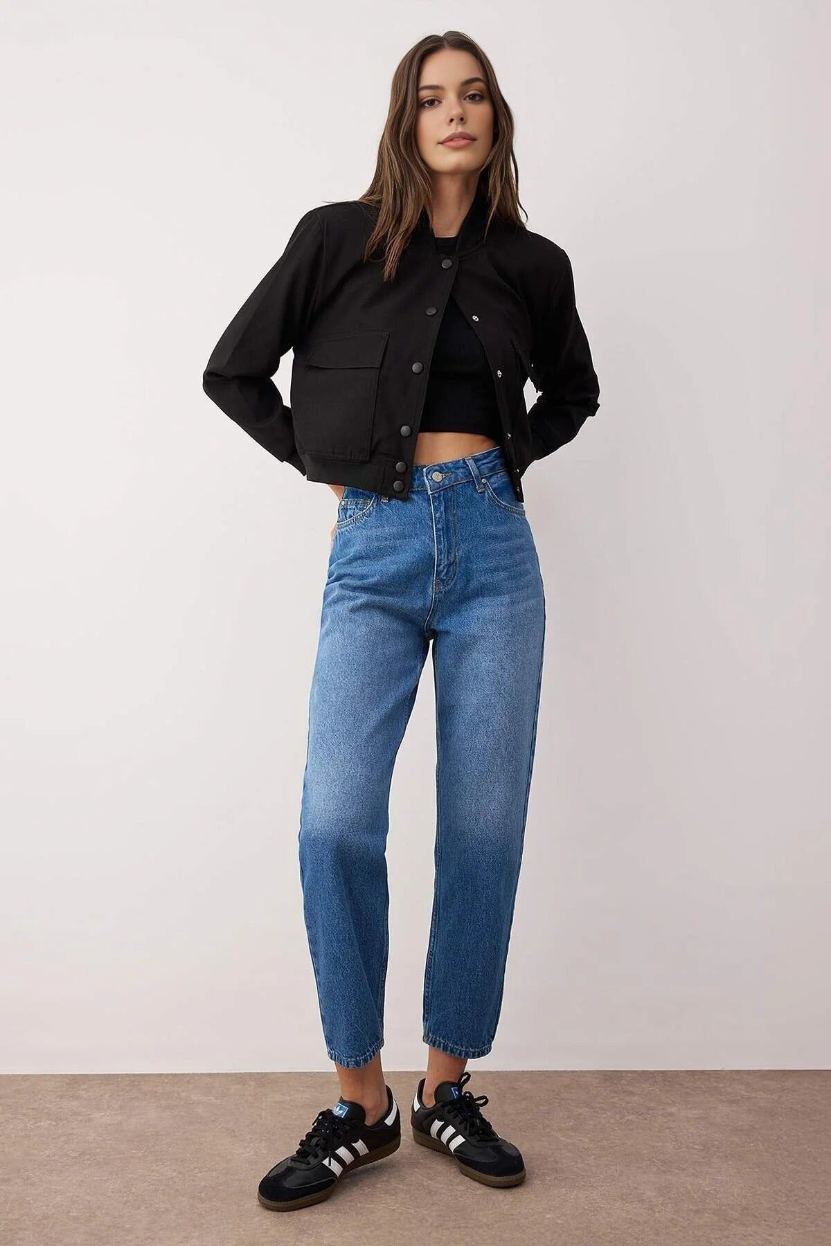 Mom-Jeans mit hohem Bund