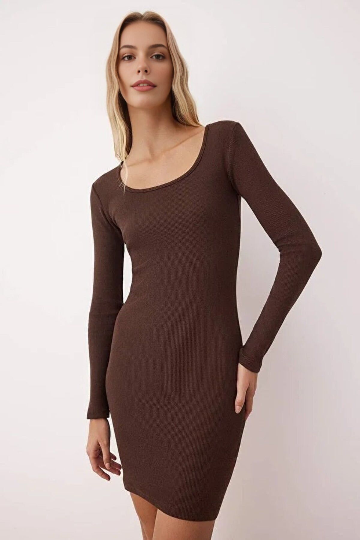 Mini-Bleistiftkleid mit Rundhalsausschnitt und Rippstrick