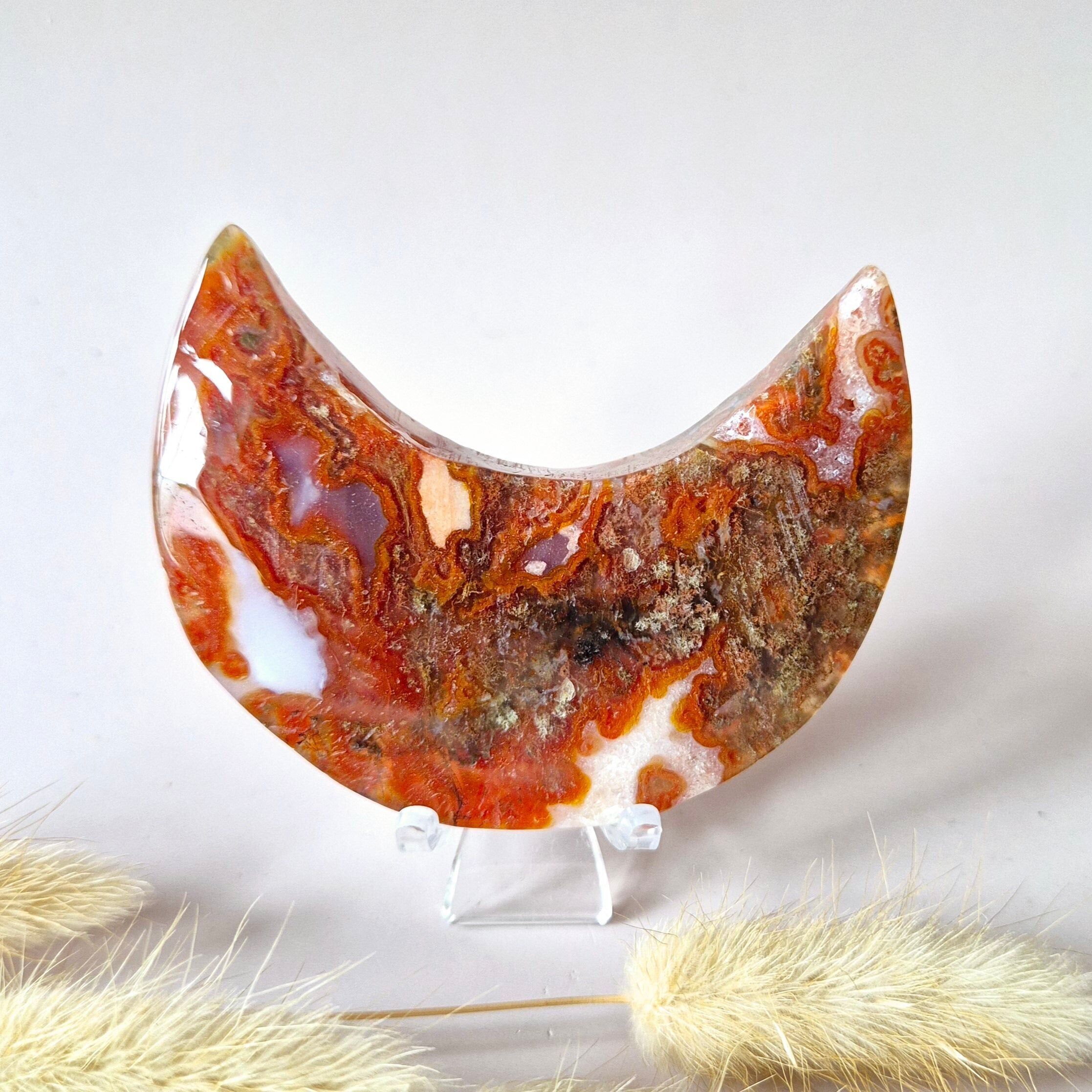 Luna de ágata musgosa drusa roja (8-10 cm) sobre soporte – #37