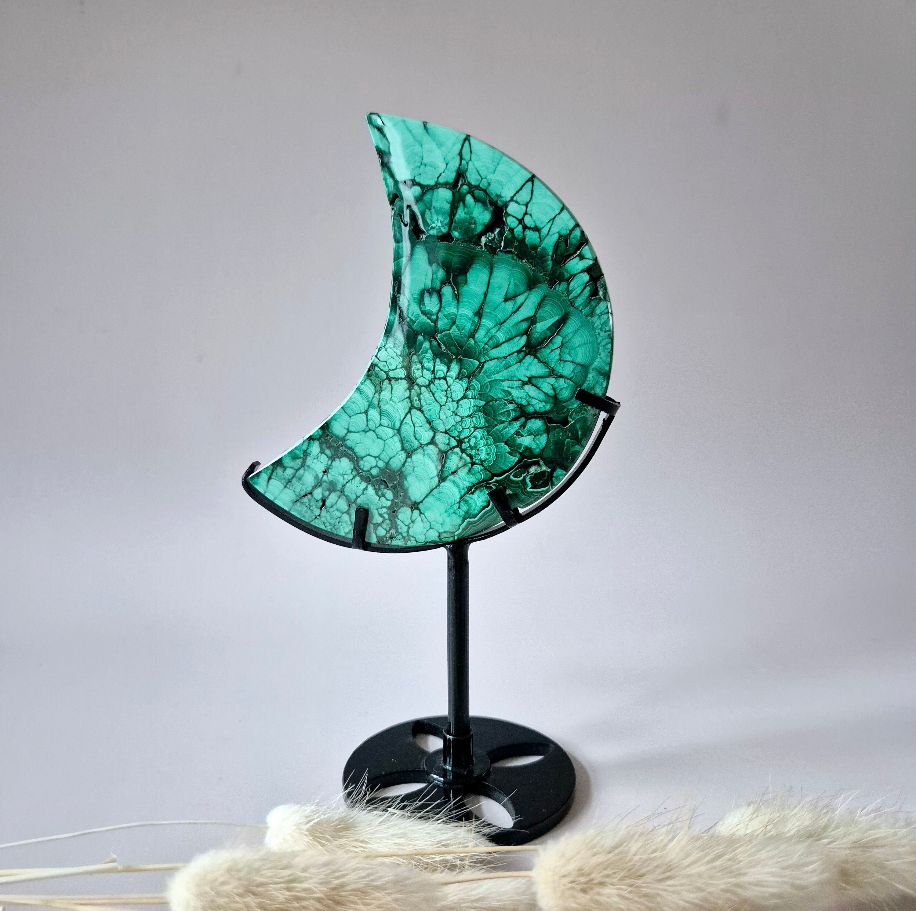 AA+ Hochwertiger Malachit-Mond auf Ständer – 162 g | Transformation & Schutz