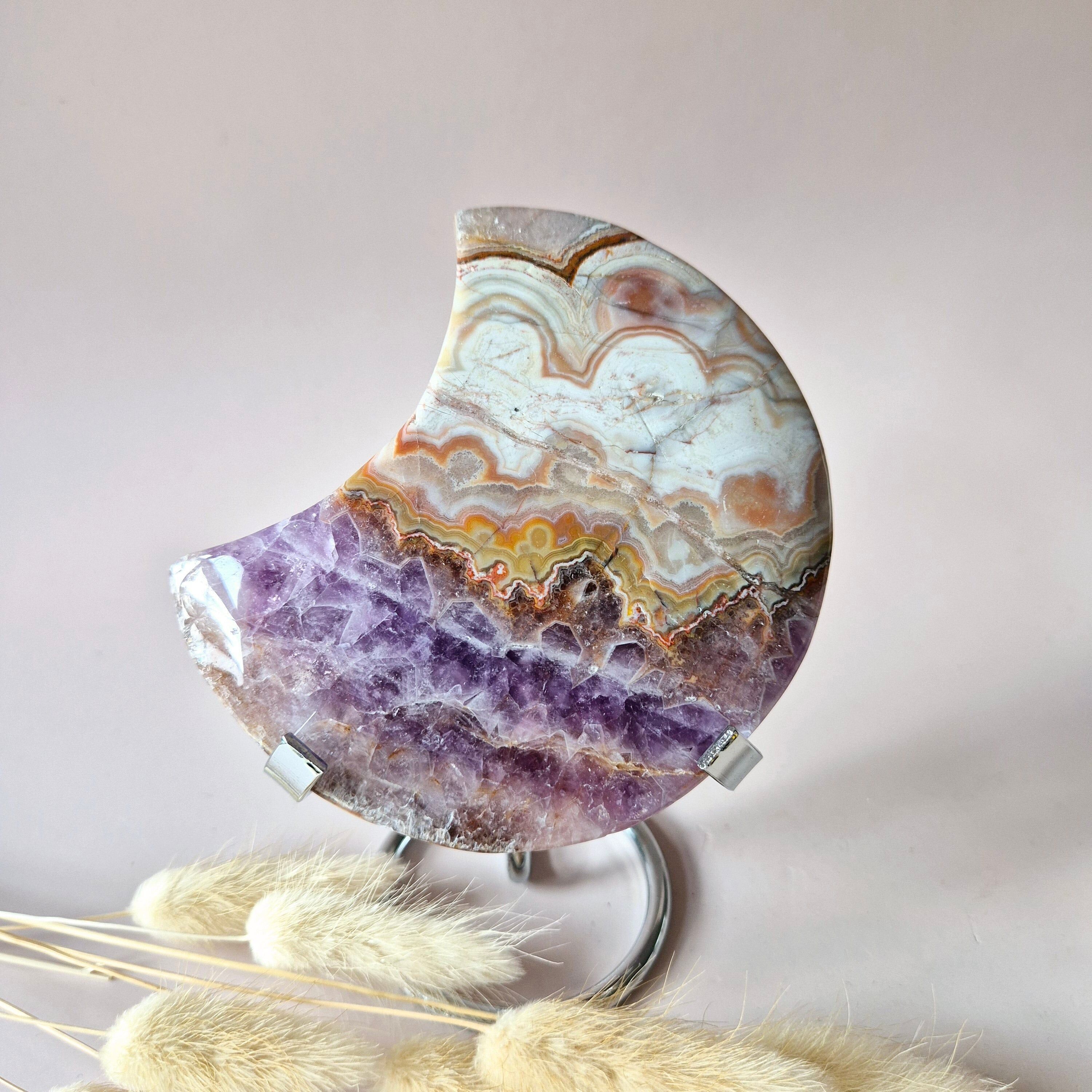Lune XL en agate améthyste (340 g) – Support inclus