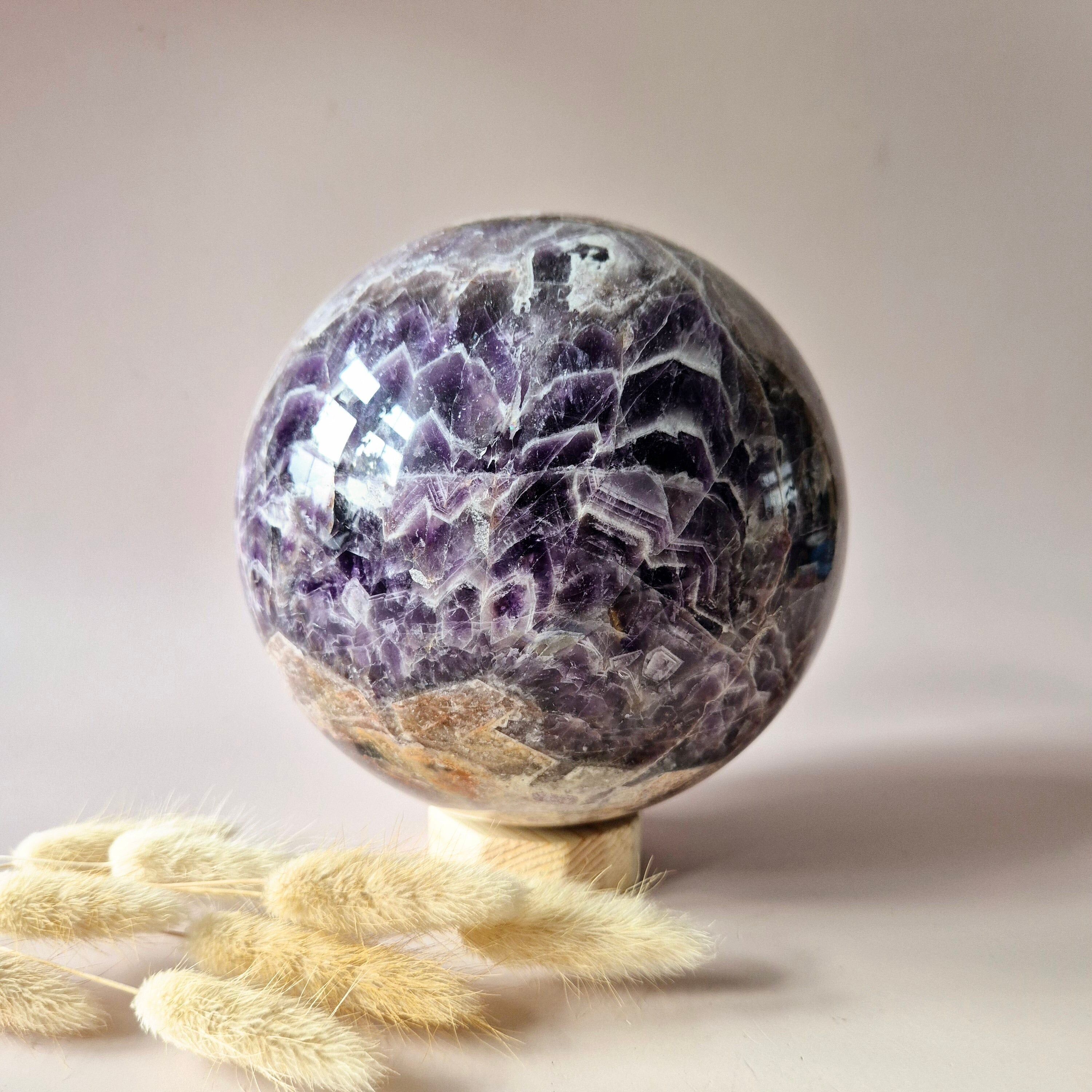 XXL Traumhafter Amethyst-Edelsteinball – 150 mm | Spiritueller Edelstein für inneren Frieden und Ausgeglichenheit | Statement-Schmuckstück