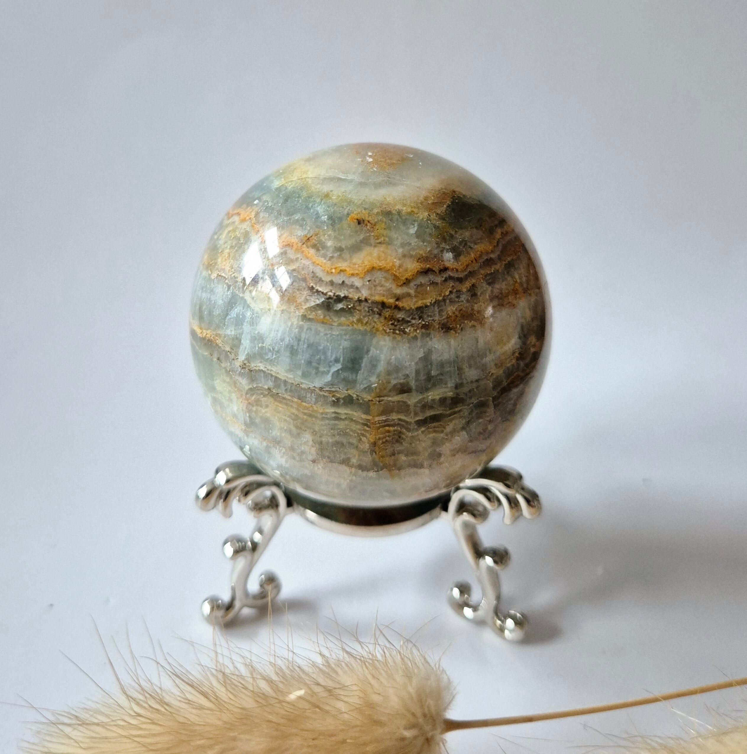 Blaue Onyxkugel – 55 mm / 226 g | Beruhigender Edelstein für Frieden und Ausgeglichenheit (blauer Onyx)