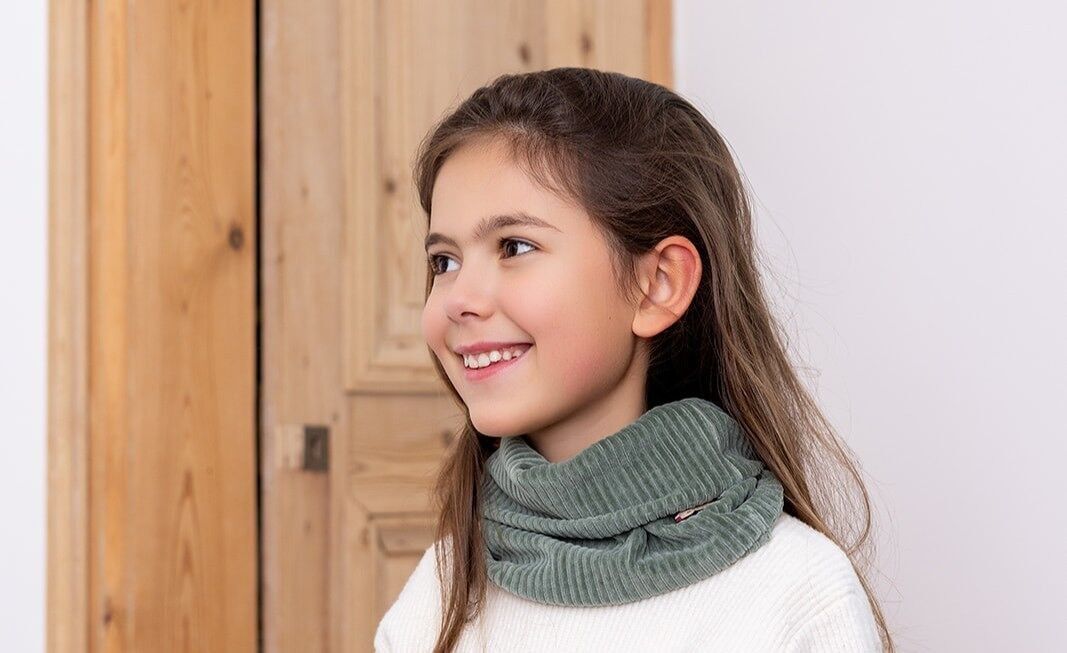 Calentadores de cuello pequeños de terciopelo gris verdoso