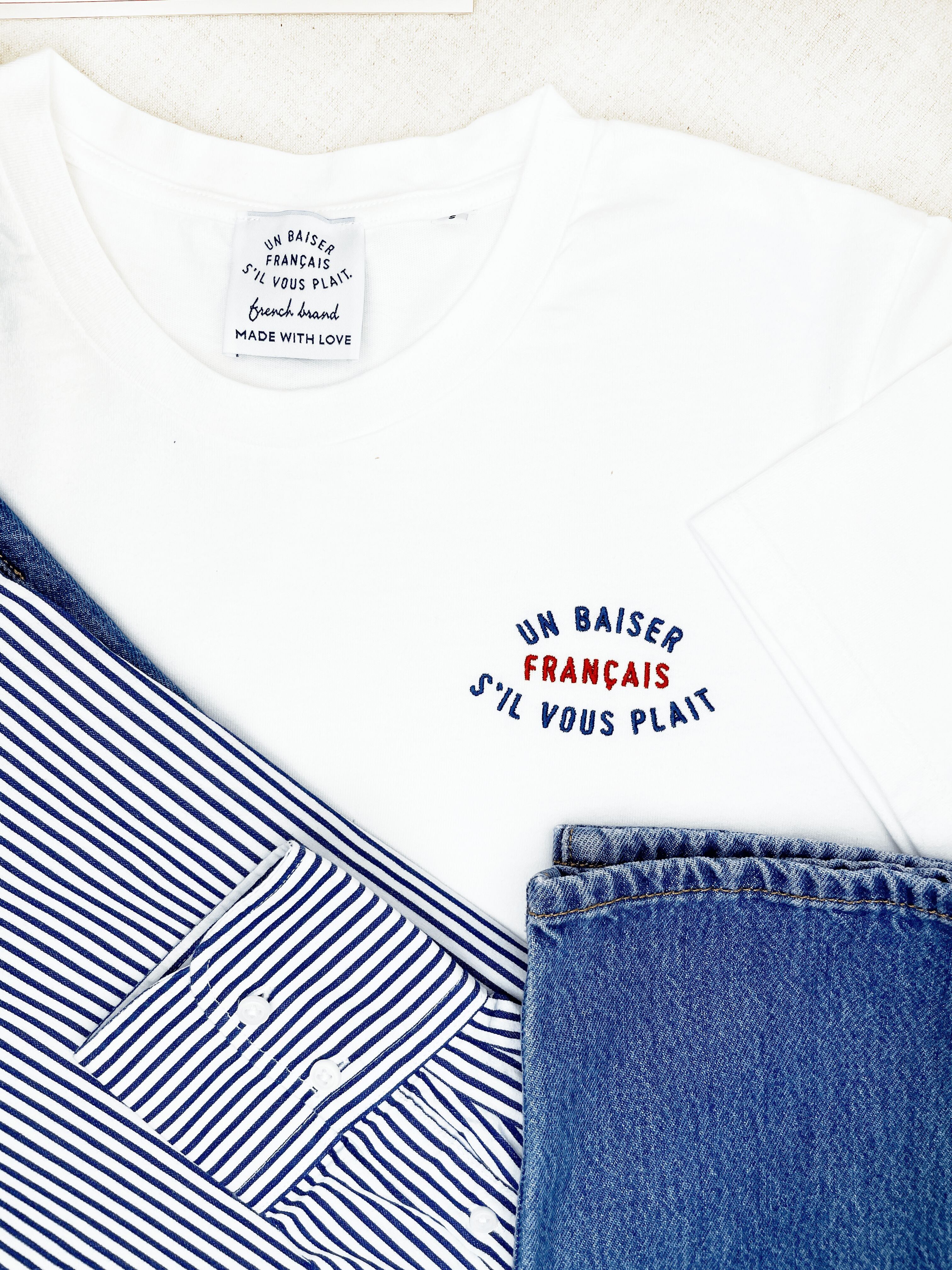 Camiseta de algodón bordada con un toque francés