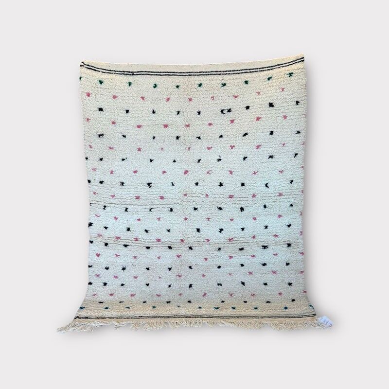 Beni Ouarain 112×140 cm – SMALL DOT – Tappeto marocchino tessuto a mano con pois rosa, neri e colorati