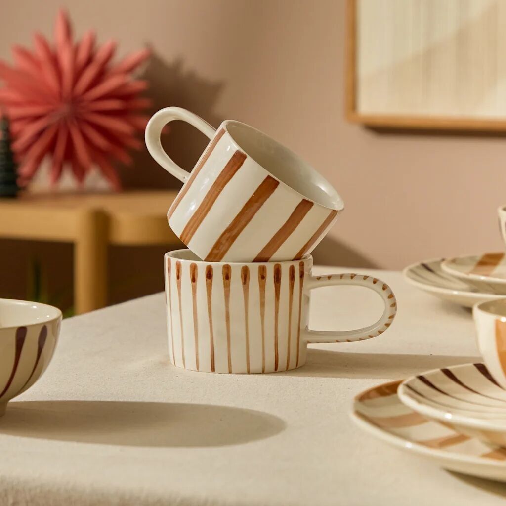 Tazze in ceramica a righe beige – Set da 2 | Perfette per caffè e bevande calde (9.5 centimetri)