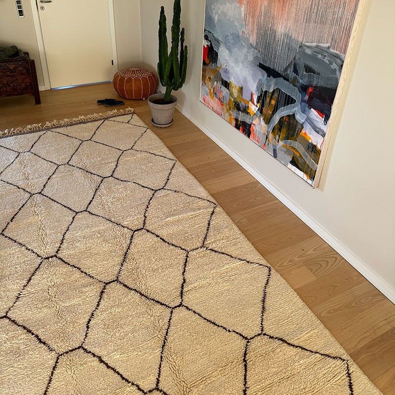 Abeille – Beni Ouarain Rug 255×420 cm – Handwoven Moroccan Wool Rug with Brown Beehive Pattern