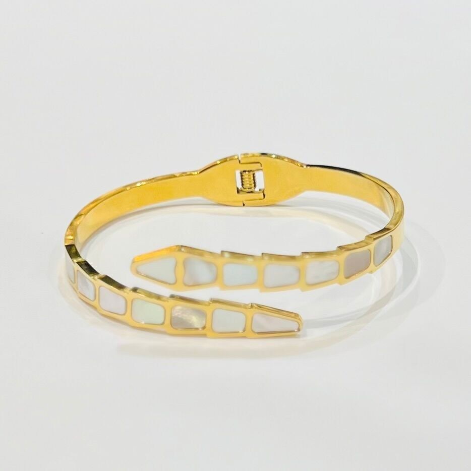 Bracciale rigido in acciaio con madreperla intarsiata con serpente e cloisonné