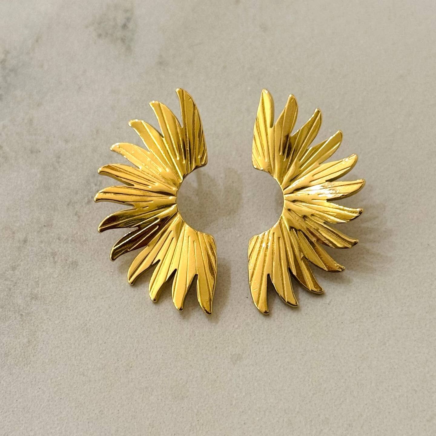 Pelit Floral Stud Earrings 