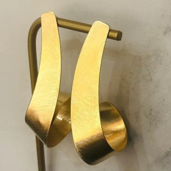 Orecchini pendenti XL Kalopsia in oro spazzolato