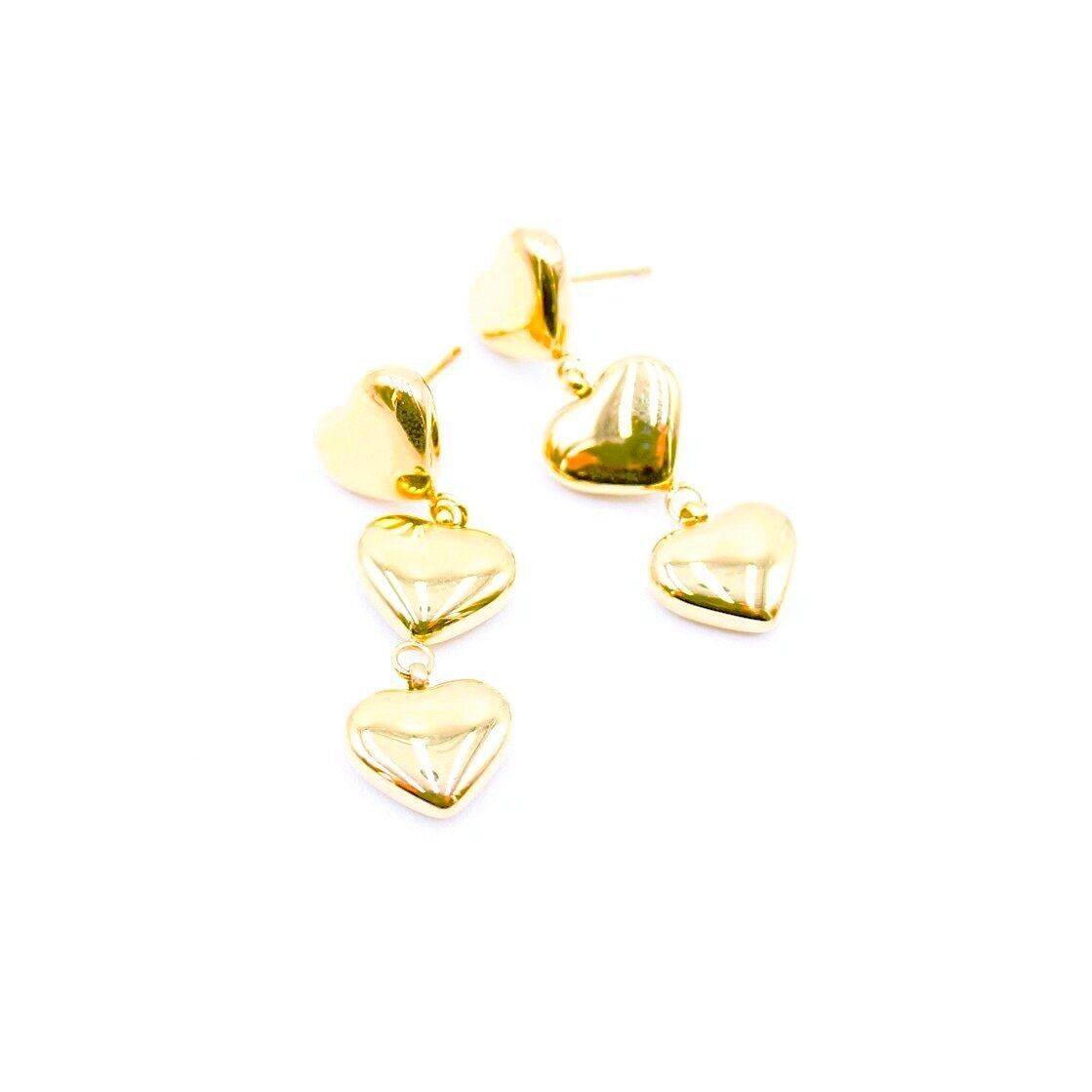 Drei herzförmige Hängeohrringe