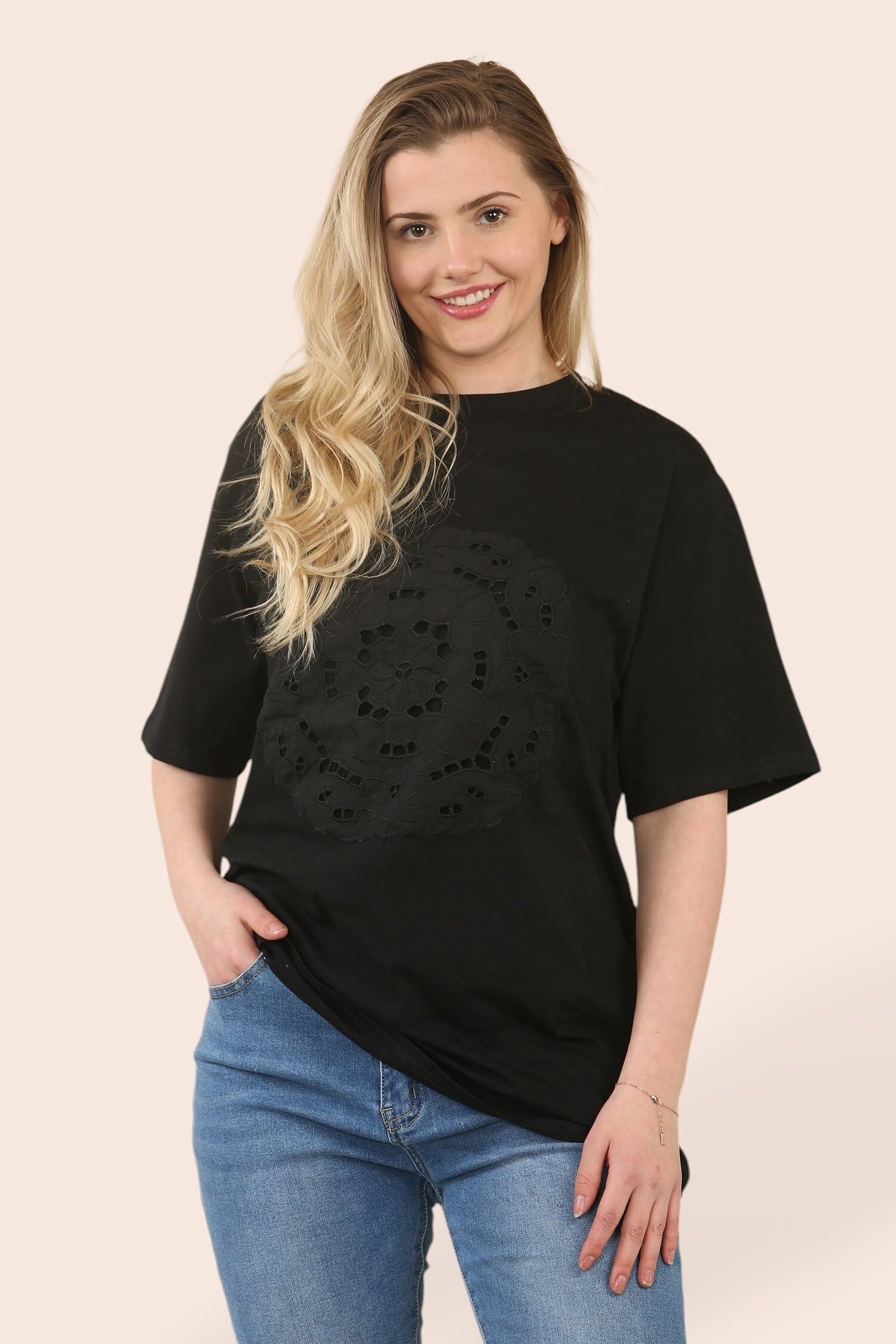 T-shirt in cotone con ricamo in pizzo e cerchio