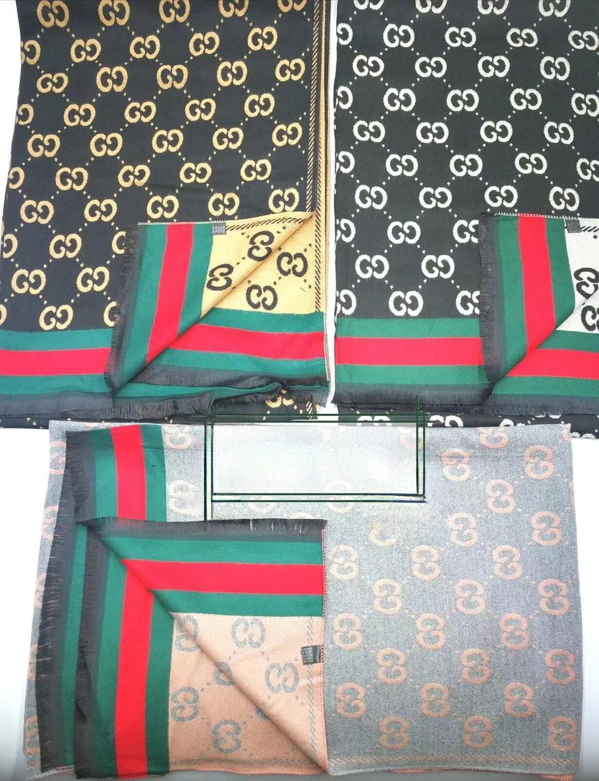 Sciarpa reversibile ispirata al GG