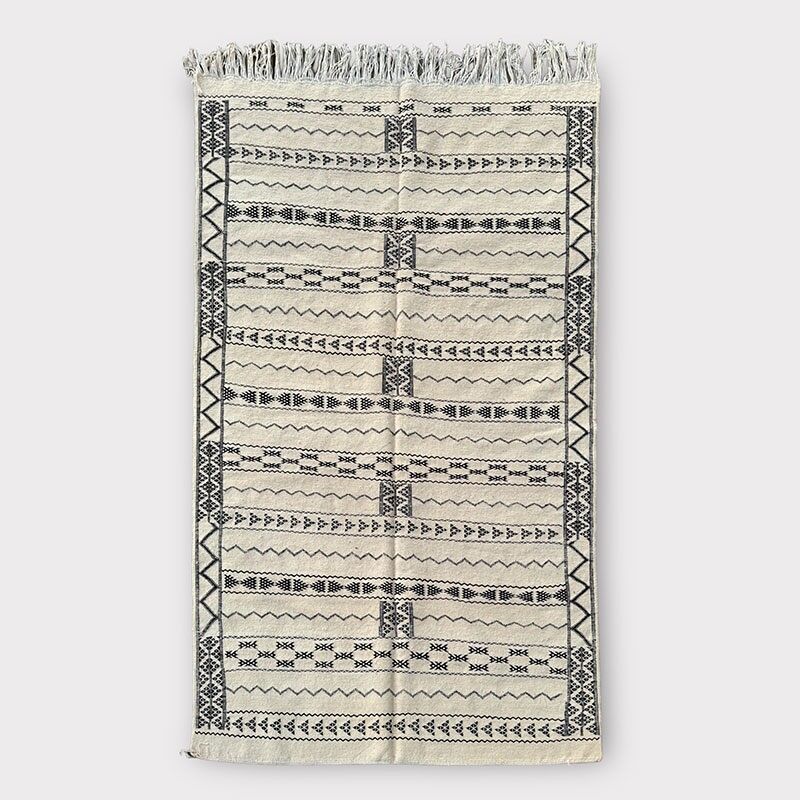 Kilim Zemmour – Alfombra marroquí de lana 144×215 cm – Kilim tejida a mano en blanco y negro, de tejido plano.