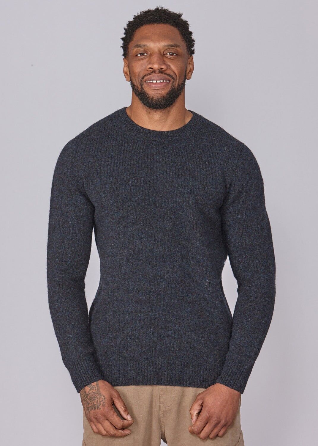 Herrenpullover aus Shetlandwolle mit Rundhalsausschnitt – Schwarz