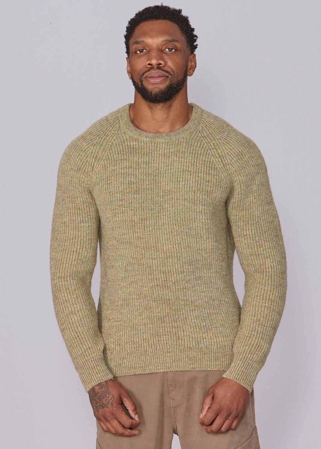 Jersey raglán de punto canalé supersuave para hombre, de lana británica - color musgo