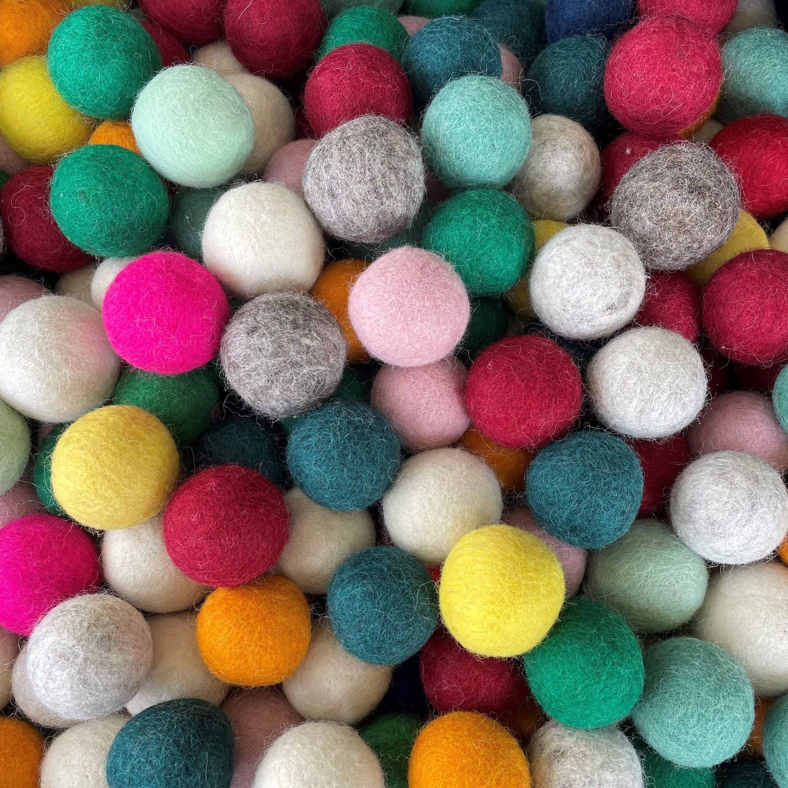 Palla di feltro per gatti