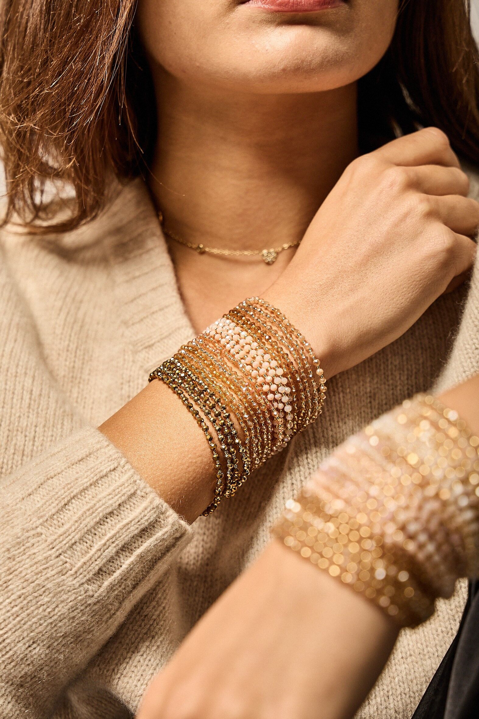 Lot 60 Bracelets Élastiques en Perles de Verre – Présentoir Offert