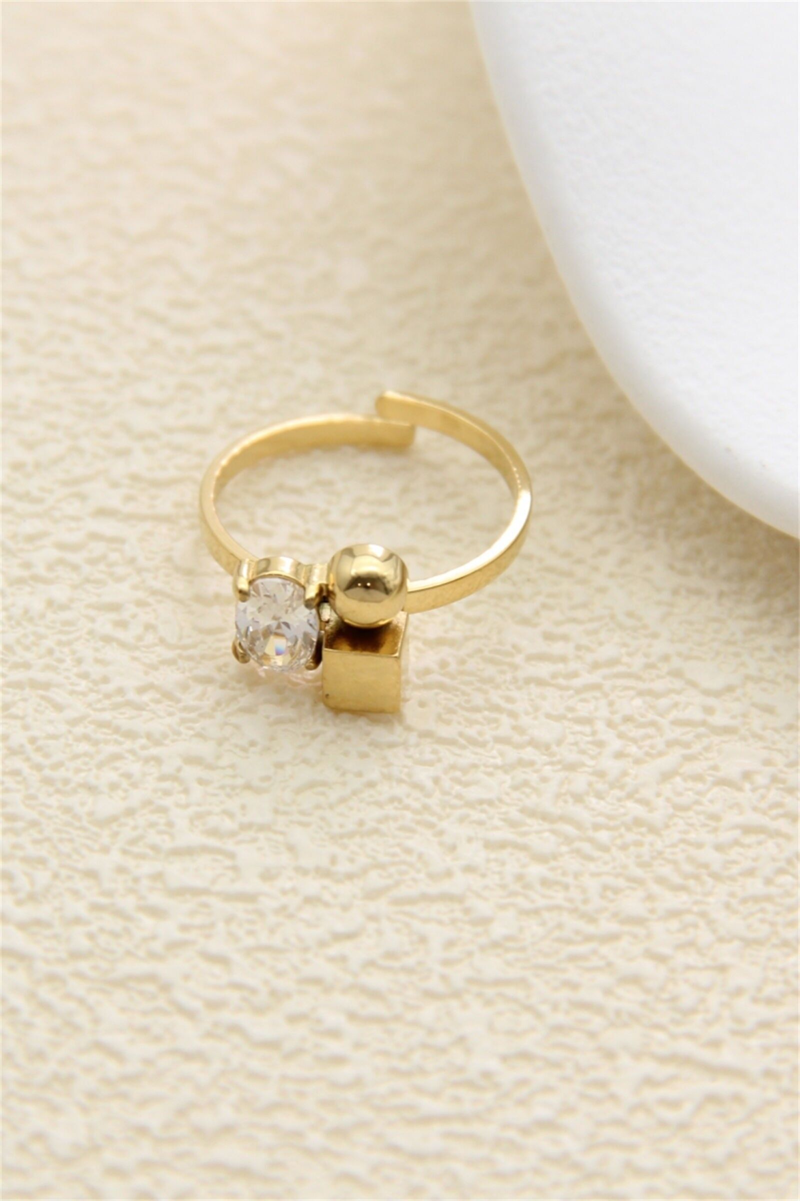 Geometrischer Goldring aus Edelstahl mit Zirkonia – Minimalistische Eleganz