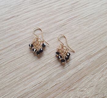 Boucles d'oreilles coeur en or filigrane avec cristaux noirs 4