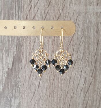 Boucles d'oreilles coeur en or filigrane avec cristaux noirs 3