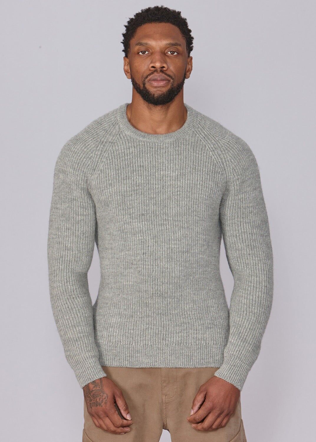 Jersey raglán de punto canalé para hombre, de lana británica supersuave - Gris