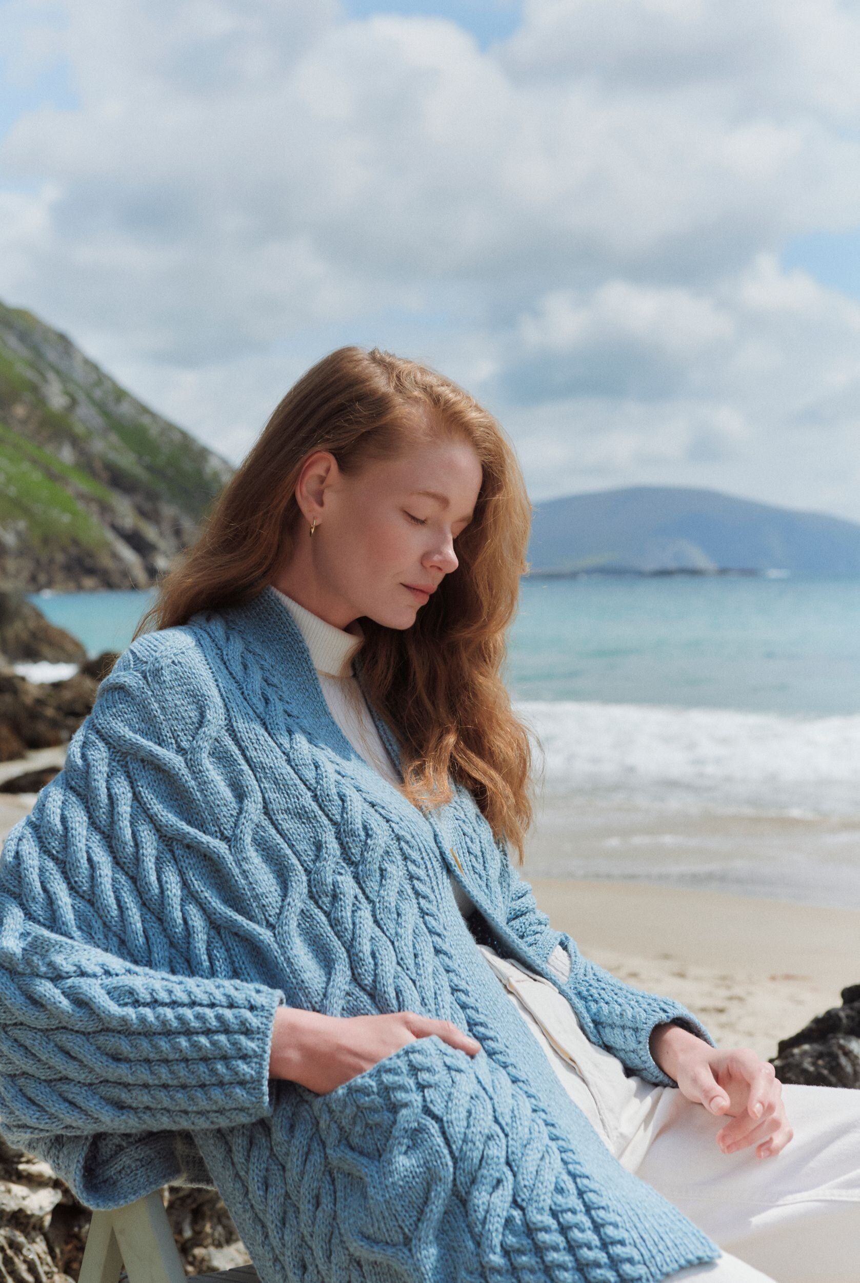Cardigan avvolgente in lana merino da donna Knocknarea - Blu