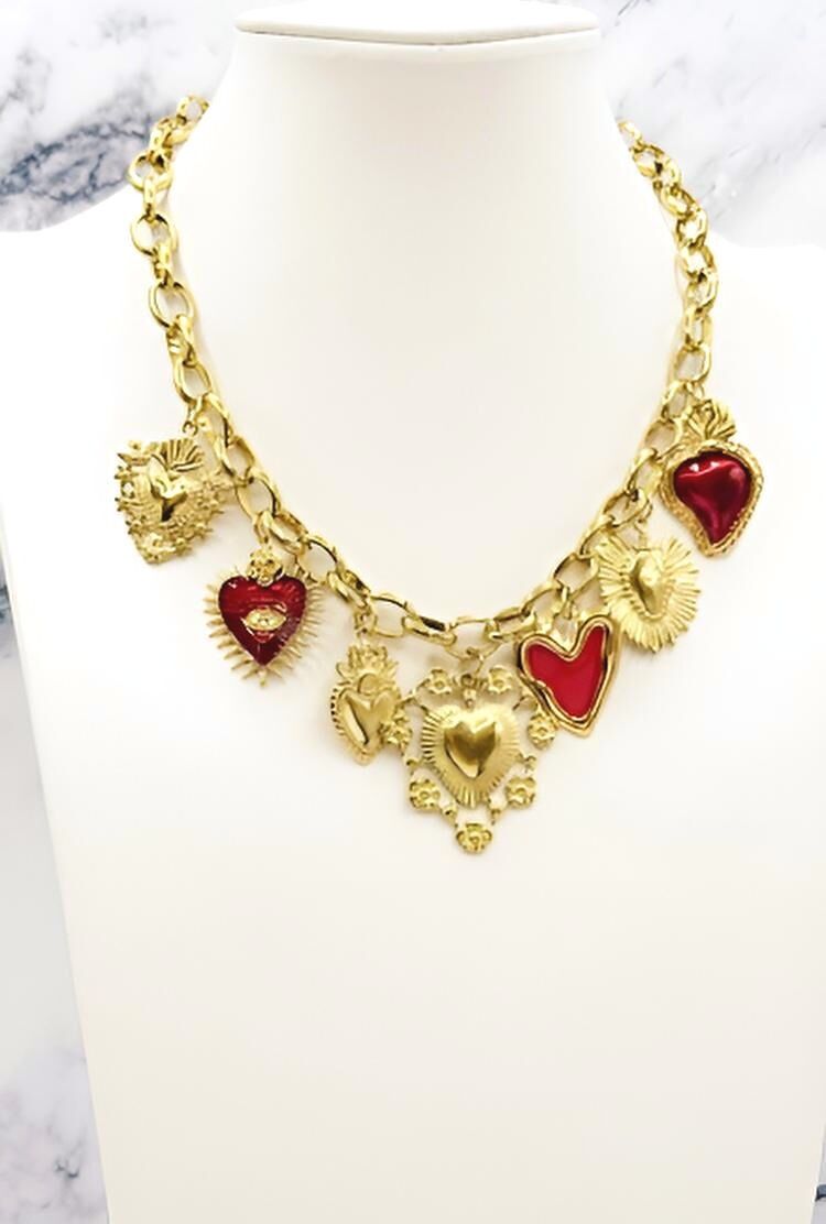 Collana con ciondoli del Sacro Cuore