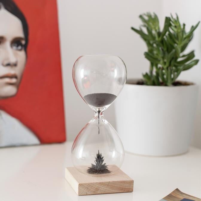 Magnetic hourglass