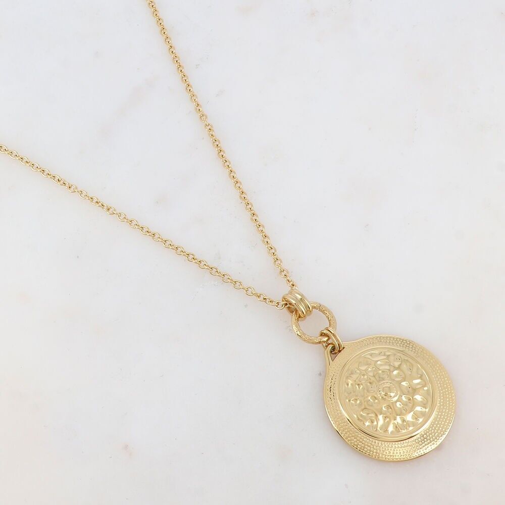 Necklace with hammered round pendant