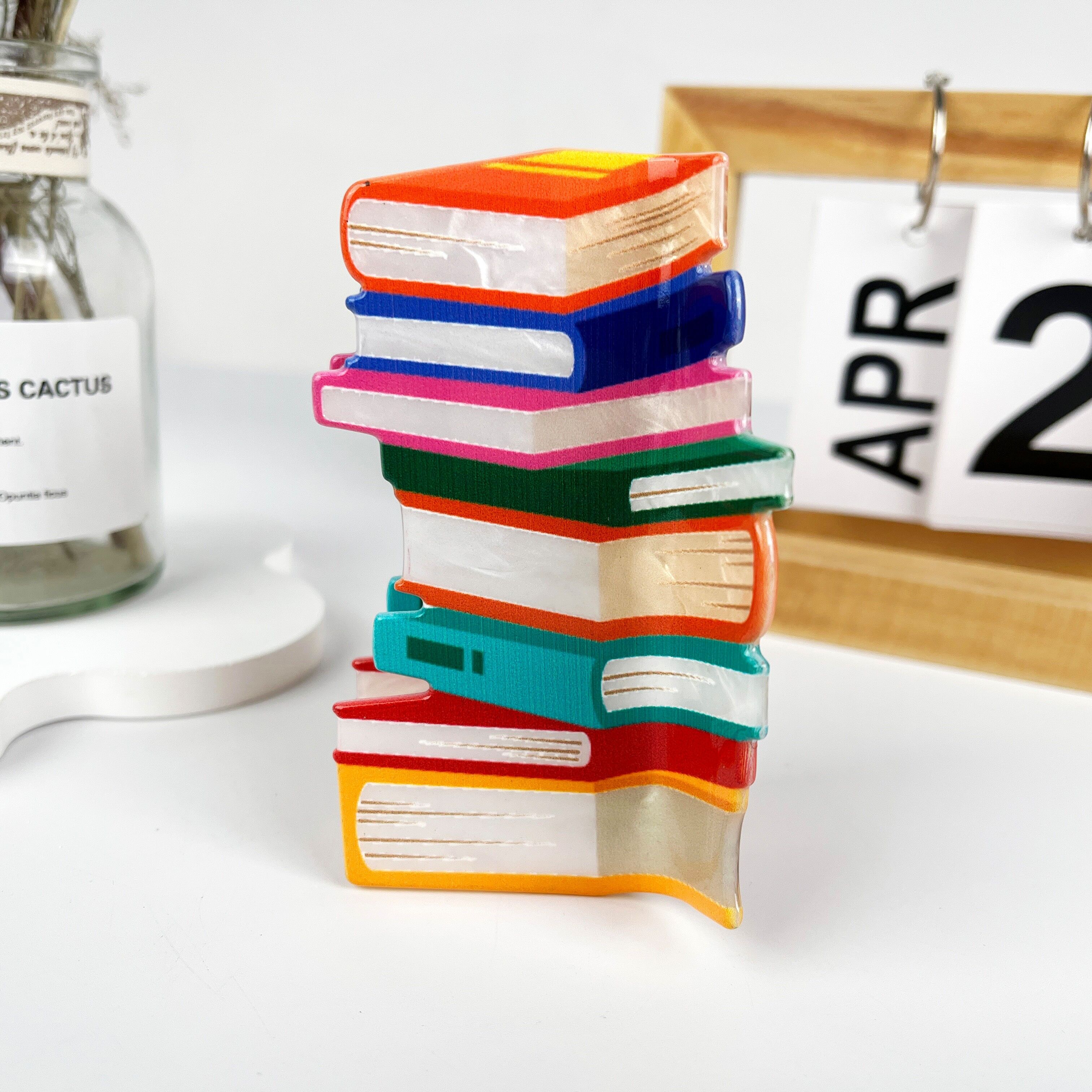 Bunte Haarspange aus Acryl mit Buchdruck, große Ausführung.