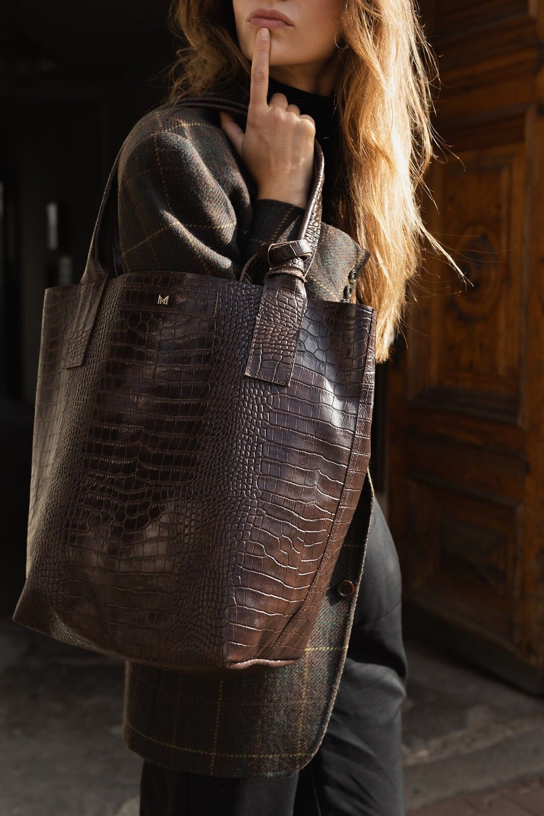 Borsa shopper in pelle fatta a mano - Marie - Stile minimalista color cioccolato e coccodrillo