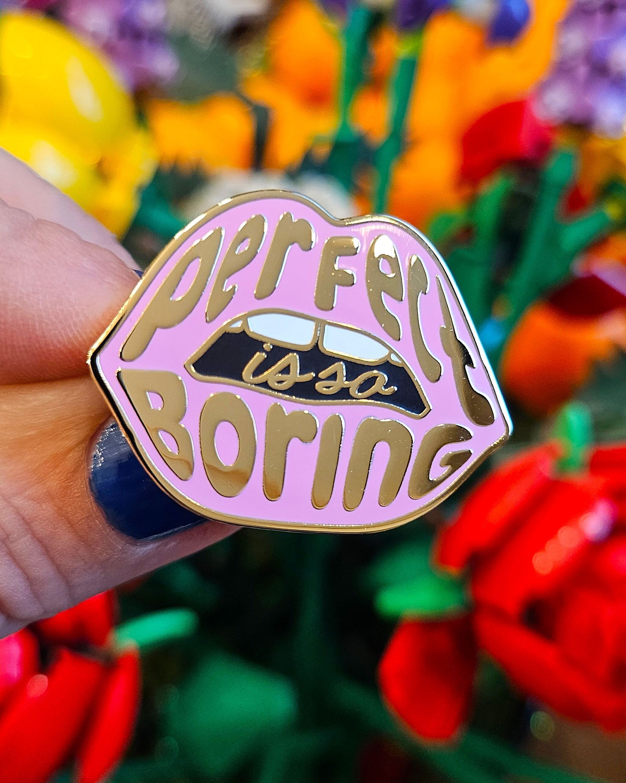 Pin's en émail Lèvres Perfection est tellement ennuyeux Rose