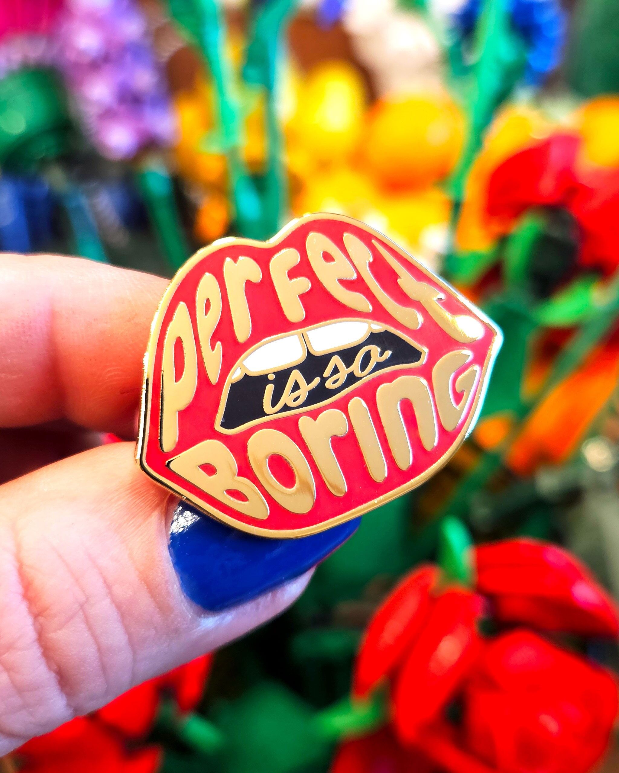 Emaille-Anstecknadel Lippen Perfektion ist so langweilig Rot