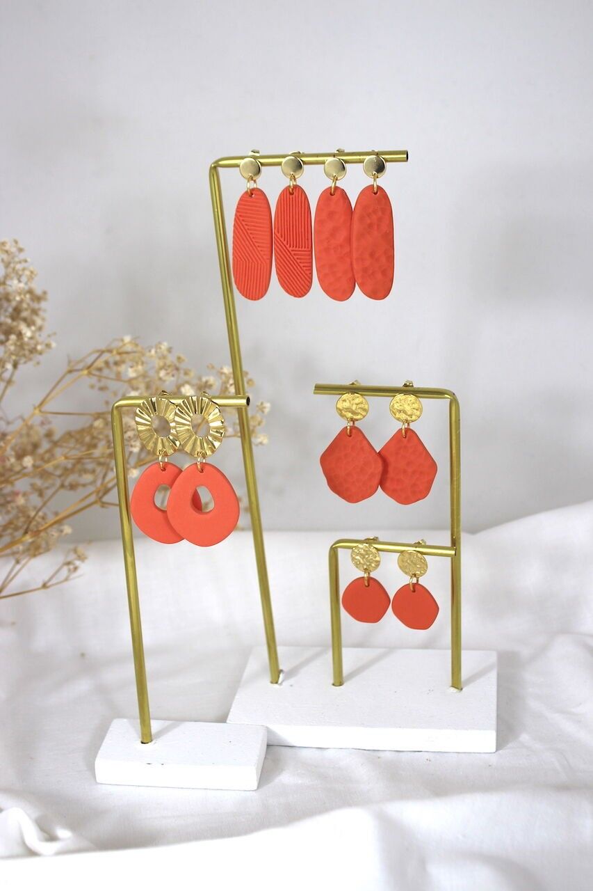 Set of 5 pairs of coral-colored earrings