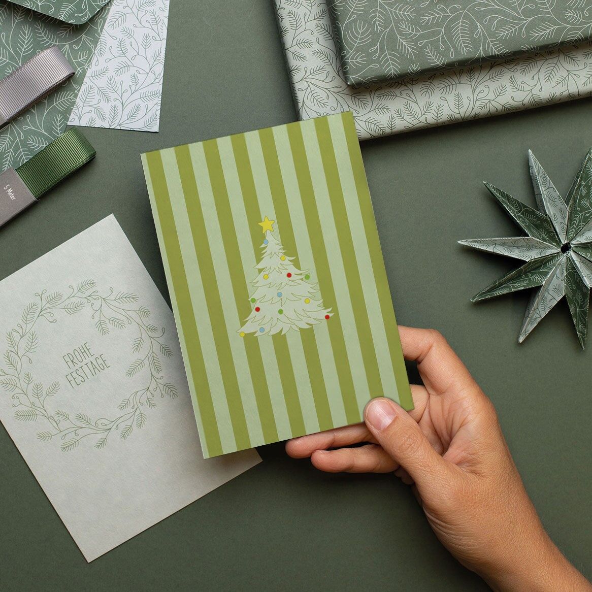 Tarjeta navideña Árbol de Navidad con rayas