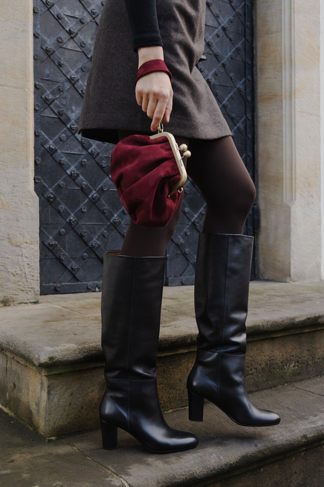 Borsa retrò in pelle scamosciata con chiusura a bacio - Emma - Borgogna