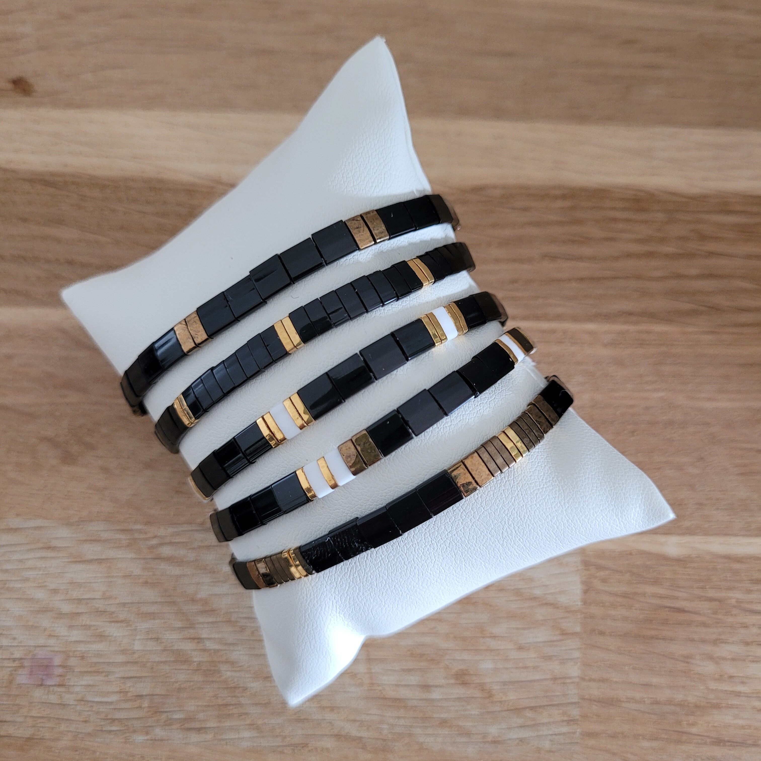 Tila – Schwarz – 5 Armbänder – Weihnachten