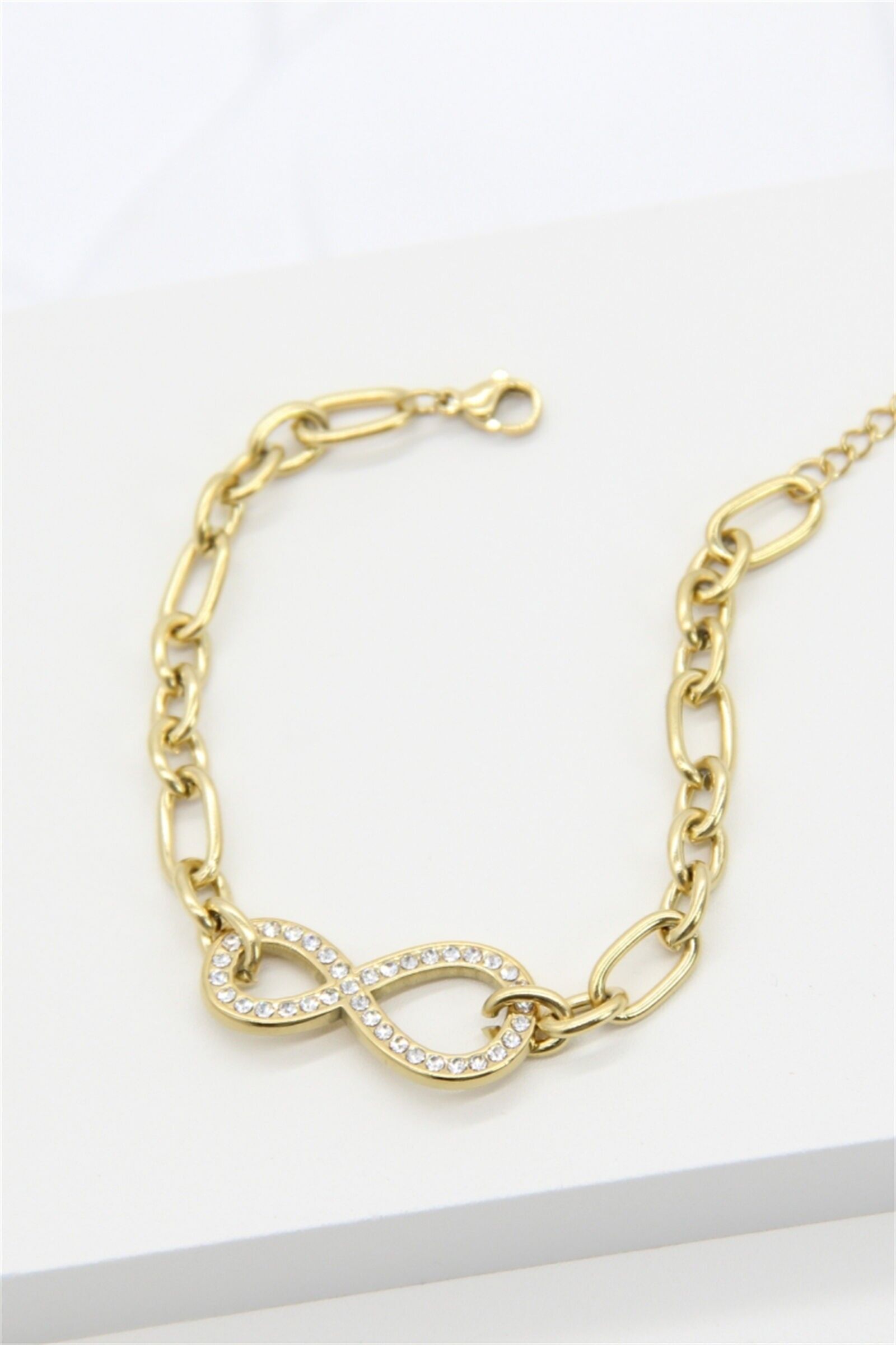 Goldenes Infinity-Strassarmband – Eleganz und zeitloses Symbol aus Edelstahl