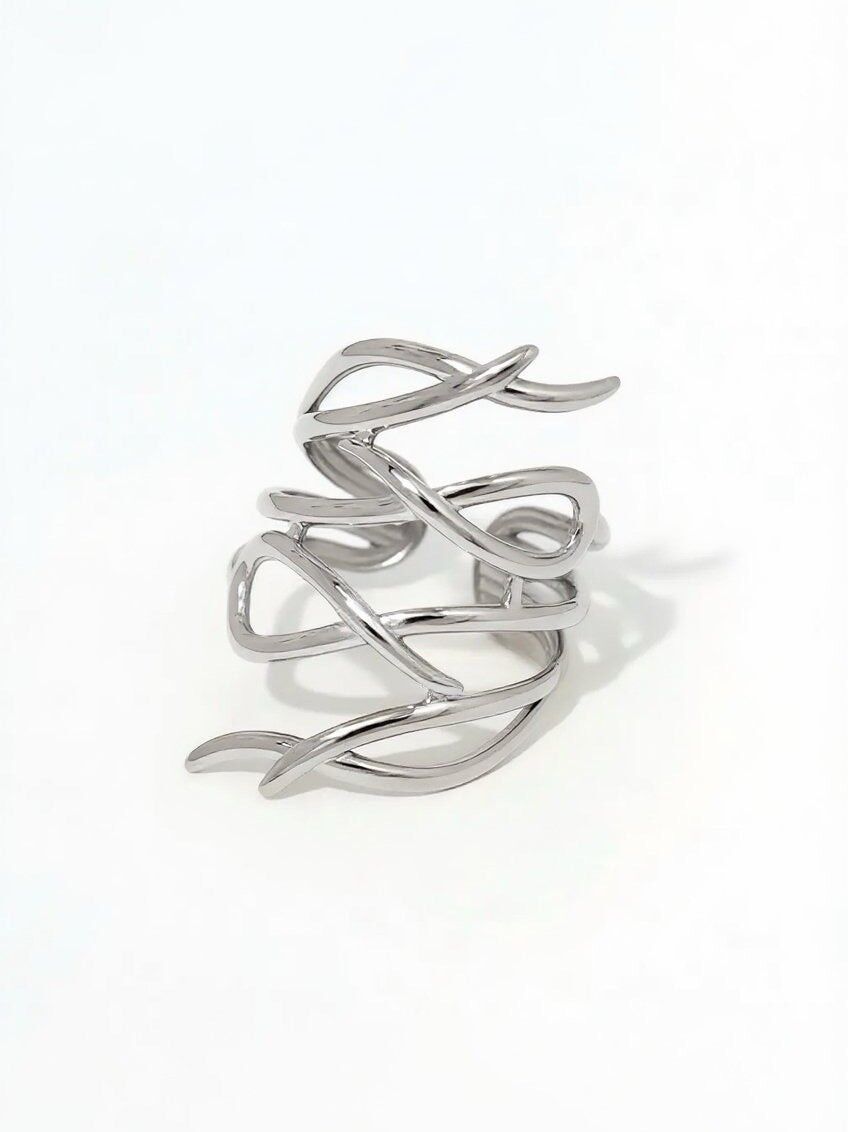 Anello regolabile in argento con motivo traforato