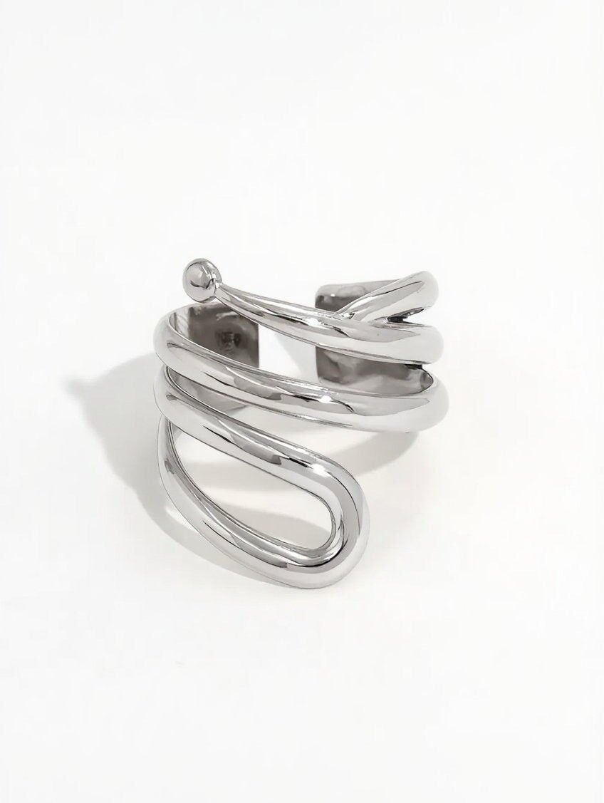 Anello regolabile in argento con lavorazione traforata e linee ondulate