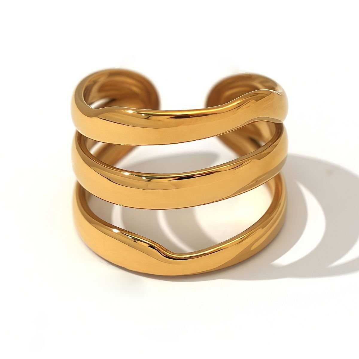 Anello a tre rami in oro con effetto specchiato